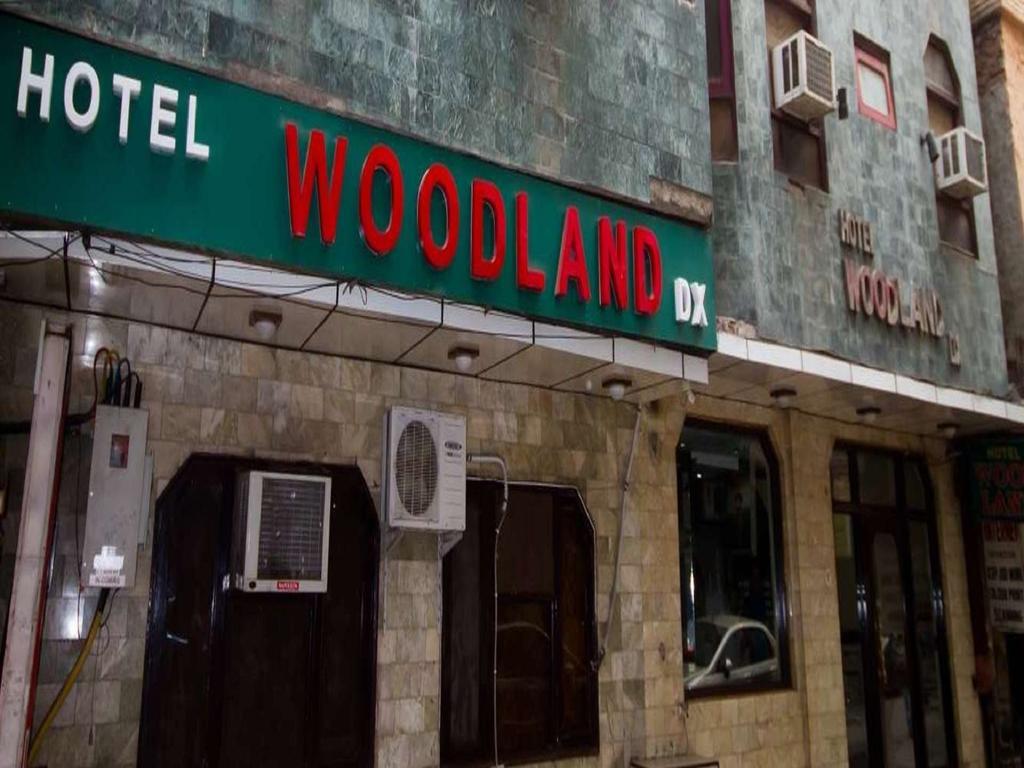 Hotel Woodland Deluxe New Delhi Exteriör bild
