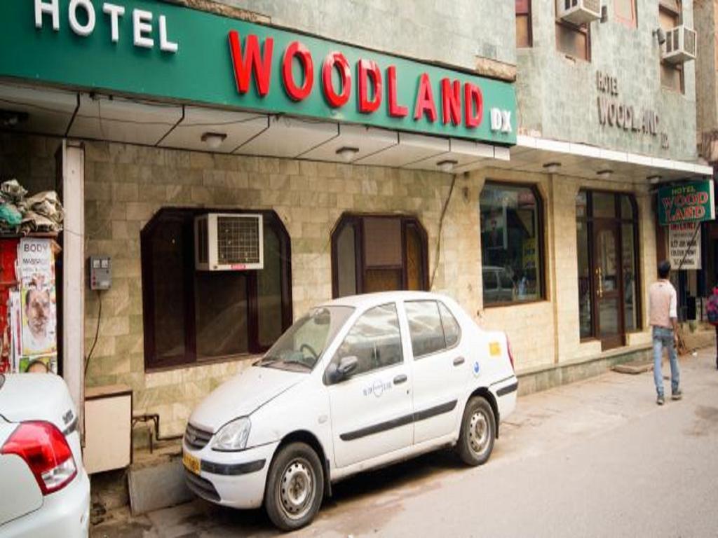 Hotel Woodland Deluxe New Delhi Exteriör bild