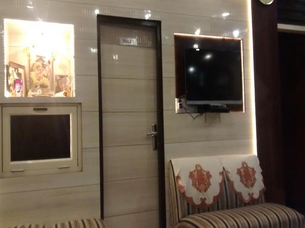 Hotel Woodland Deluxe New Delhi Exteriör bild