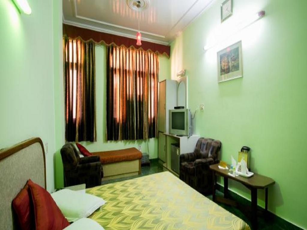 Hotel Woodland Deluxe New Delhi Exteriör bild