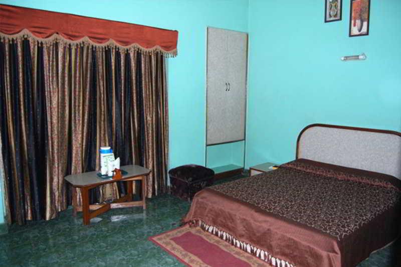 Hotel Woodland Deluxe New Delhi Exteriör bild