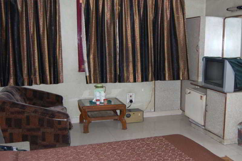 Hotel Woodland Deluxe New Delhi Exteriör bild