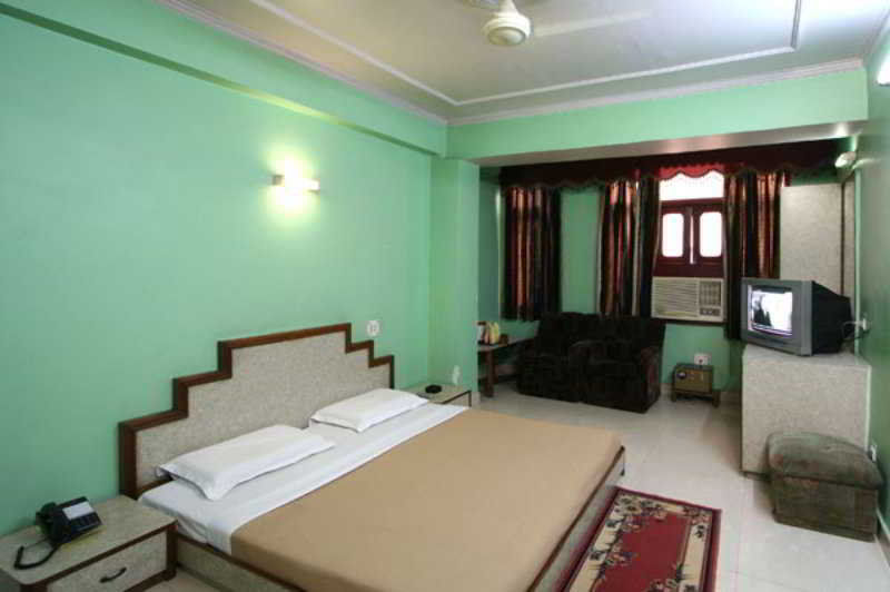 Hotel Woodland Deluxe New Delhi Exteriör bild