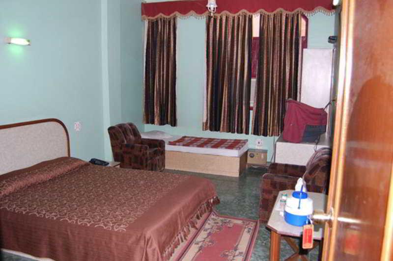 Hotel Woodland Deluxe New Delhi Exteriör bild
