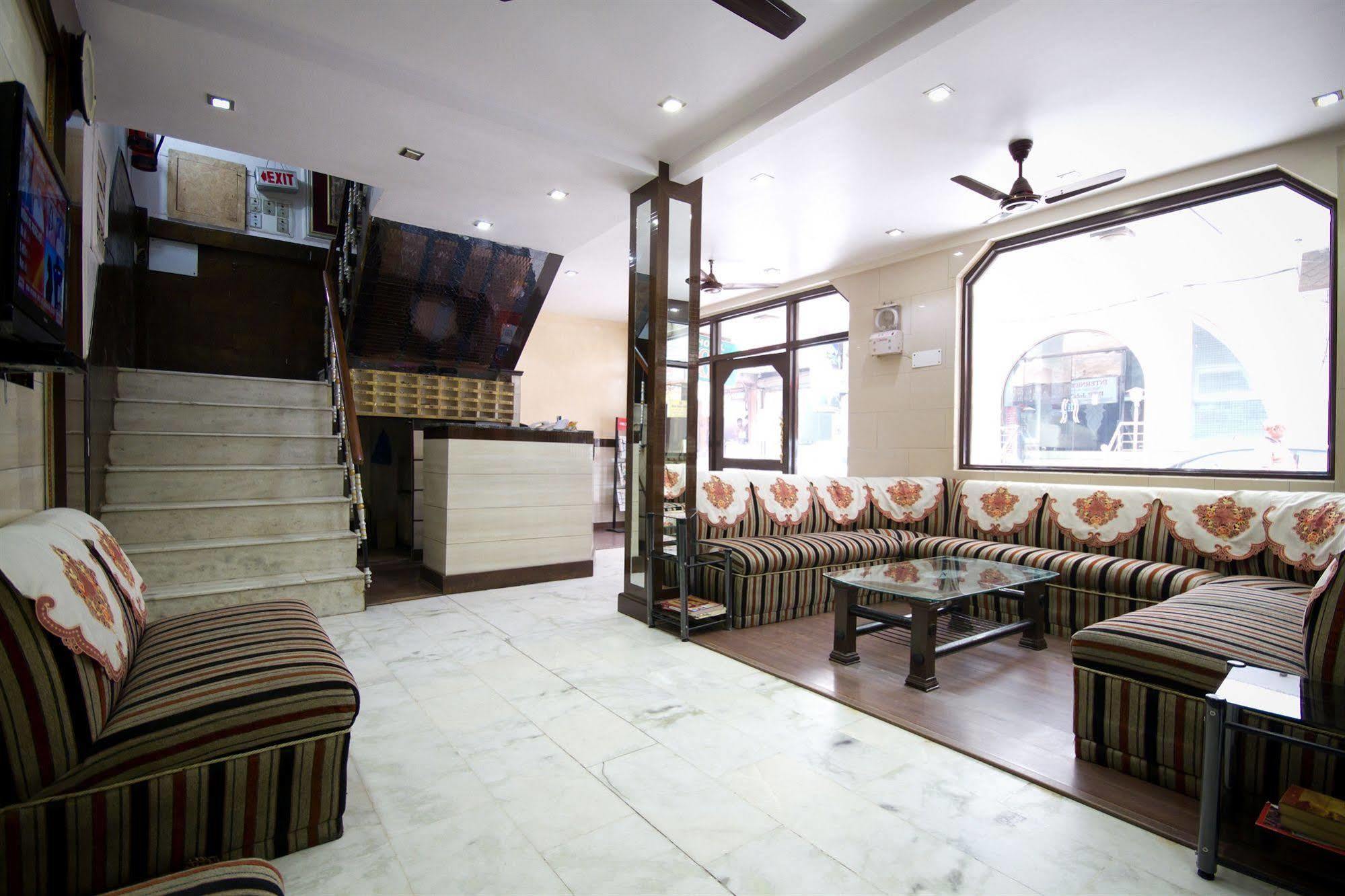 Hotel Woodland Deluxe New Delhi Exteriör bild